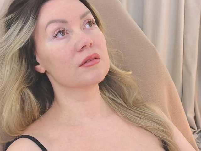 AmieHerry, en vivo ahora en BongaCams