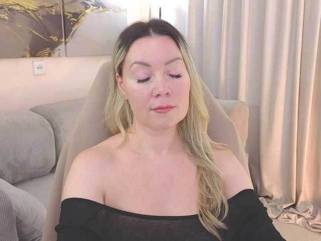 AmieHerry live cam on BongaCams