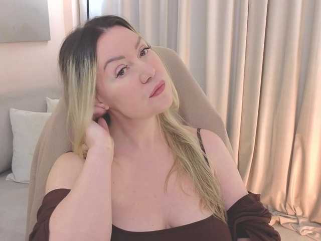 AmieHerry live cam on BongaCams