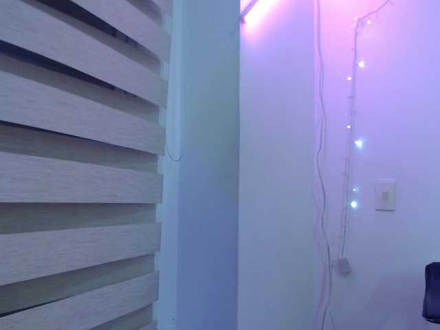 Abigail-jhons live cam preview