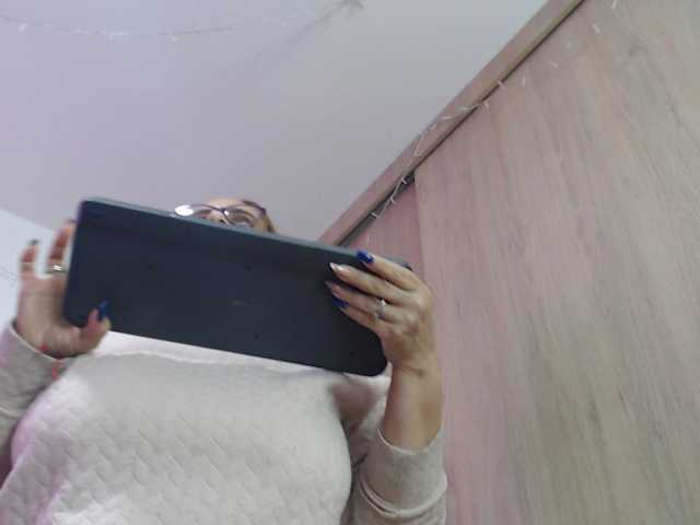 Abigail-jhons live cam preview