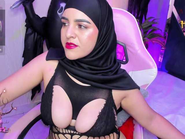 le modèle Nahid-Jaziri est en webcam porno dans un show sur le site bongacams, il possède les tags suivants: Arab,Brunette,Shaved