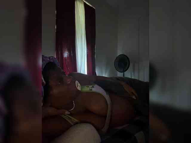 LacyPink webcam