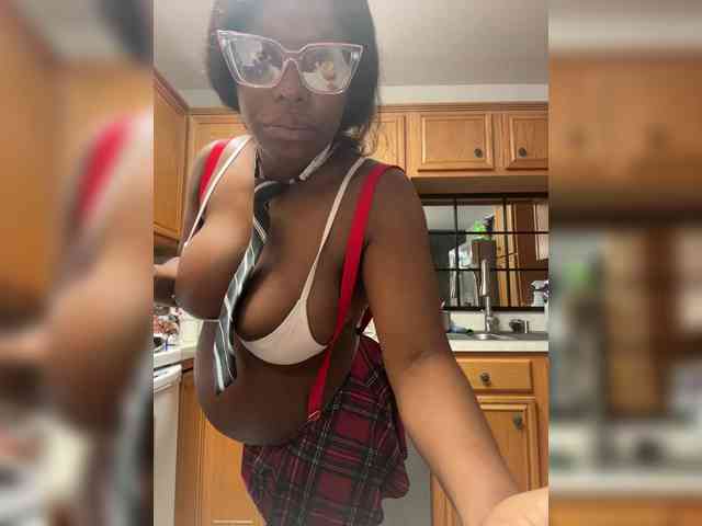 LacyPink webcam