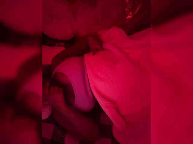LacyPink webcam