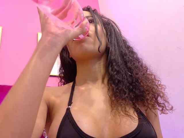 Hornysweetebony webcam