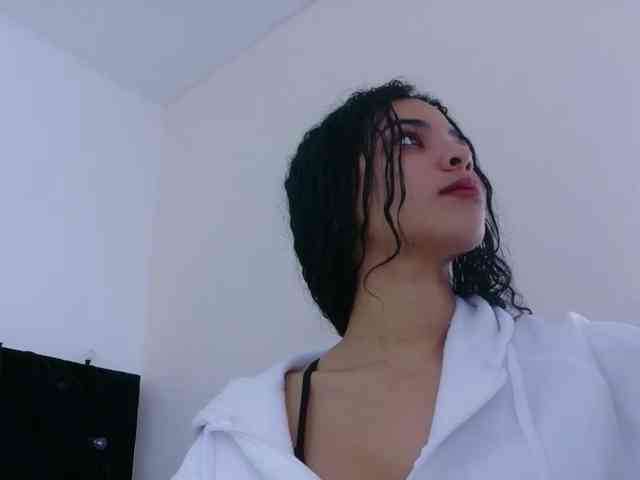 Modèle: Hornysweetebony