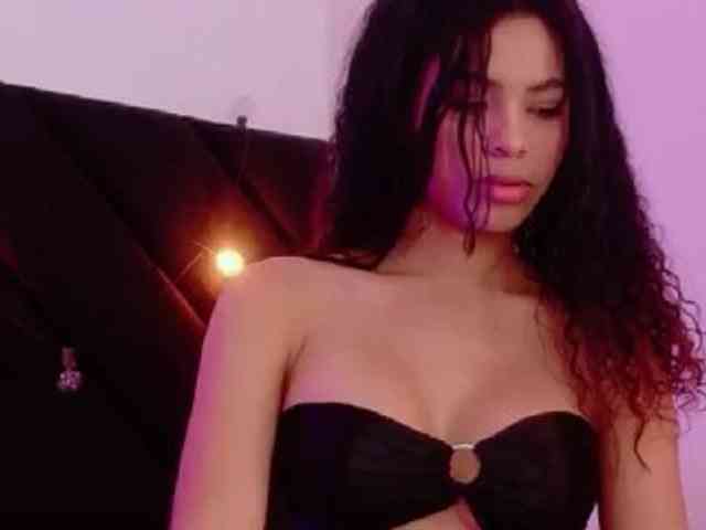 Hornysweetebony webcam