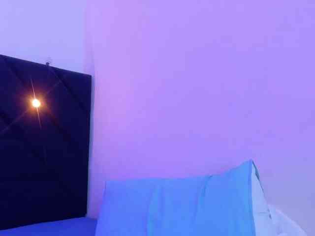 Modella: Hornysweetebony