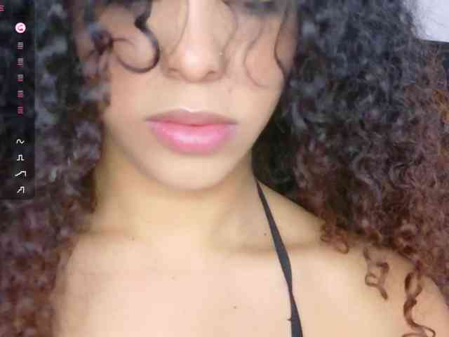 Hornysweetebony webcam