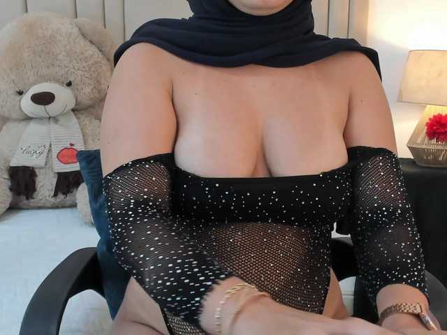 izadii live cam on BongaCams