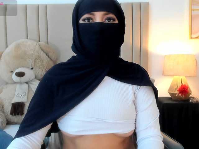 izadii live cam on BongaCams