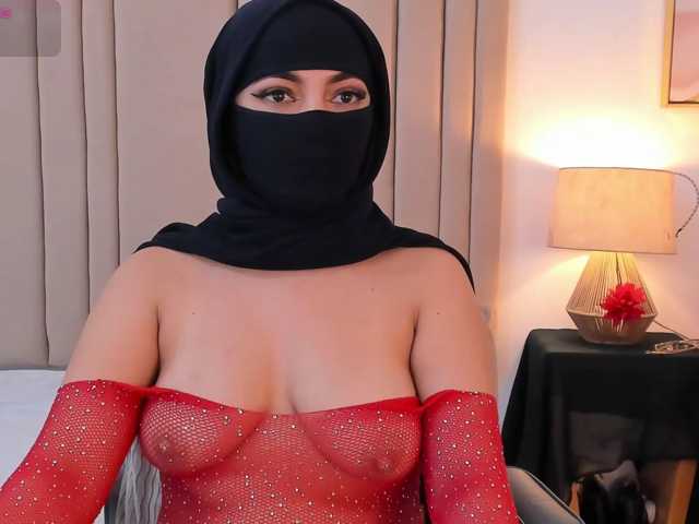 izadii, en vivo ahora en BongaCams