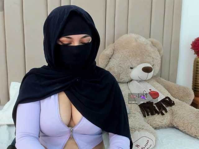 izadii's BongaCams show and profile