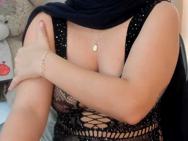 izadii live cam on BongaCams