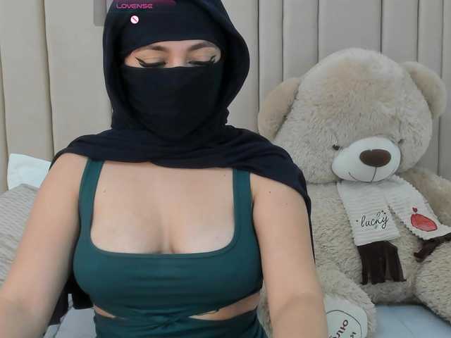 izadii's BongaCams show and profile