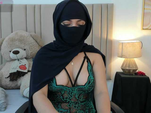 izadii live cam on BongaCams