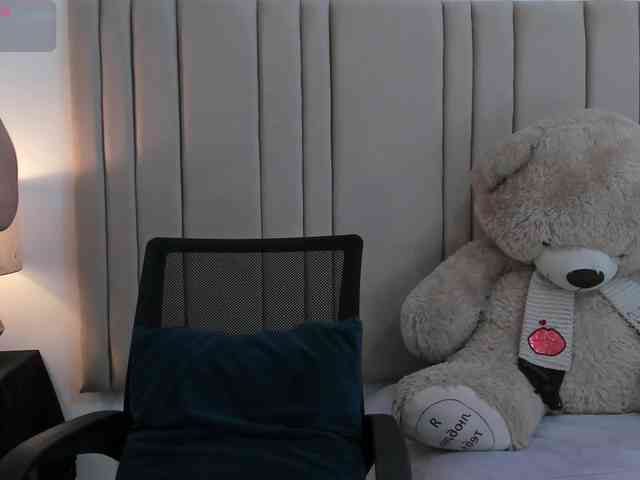 izadii Live Webcam on BongaCams