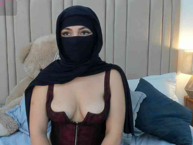 izadii Live Webcam on BongaCams