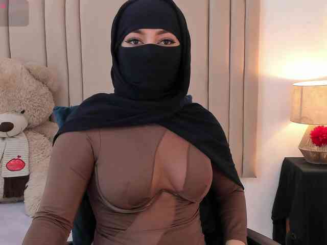 Izadii's cam show statistics and live stream