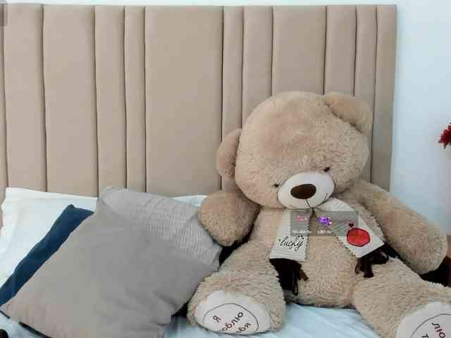izadii Live Webcam on BongaCams