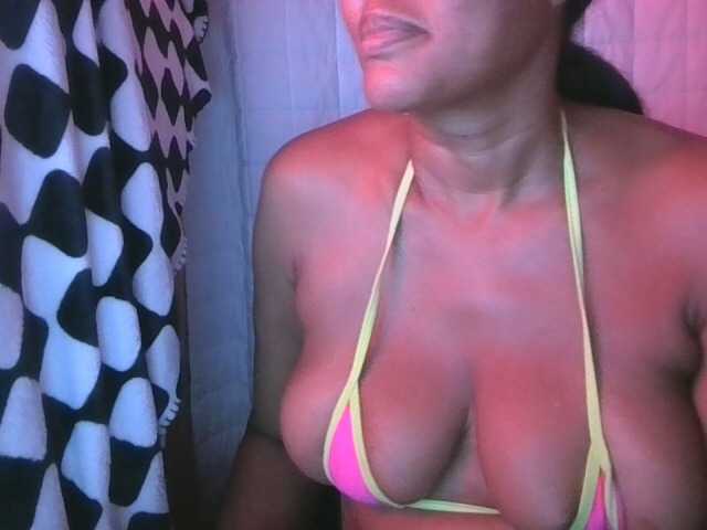 jenkini live cam on BongaCams