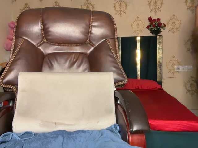 Priya71 — live female cam