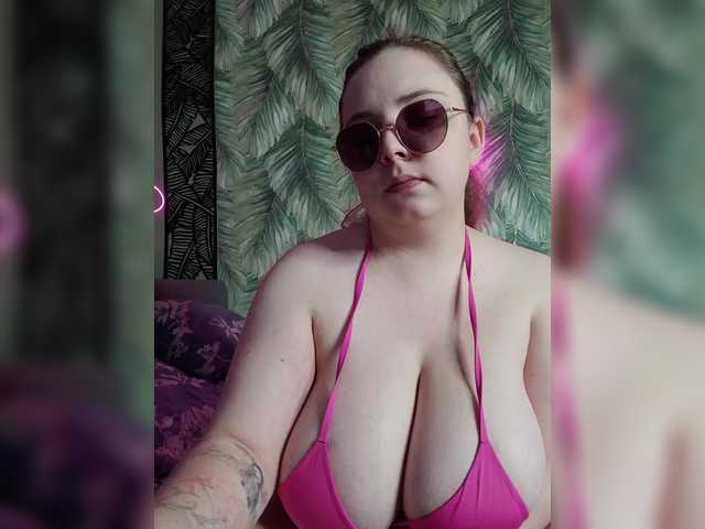 Caramel-pussy live cam on BongaCams