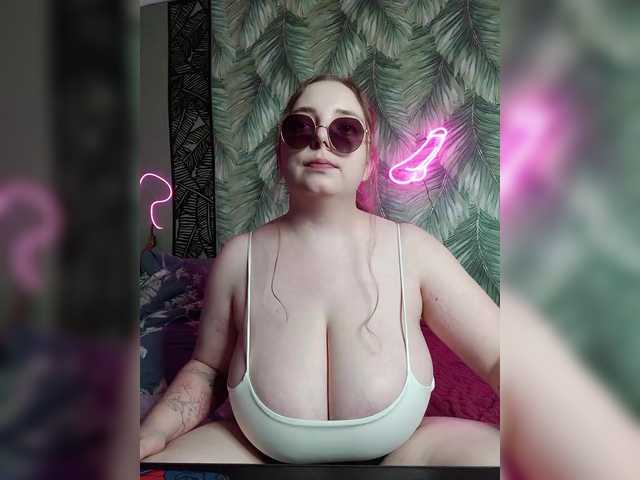 Caramel-pussy live cam on BongaCams