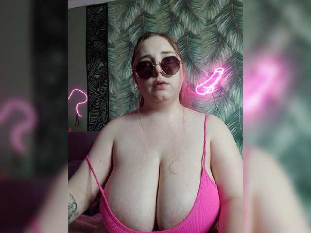 Caramel-pussy live cam on BongaCams
