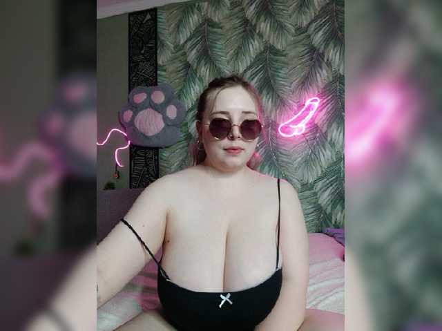Caramel-pussy live cam on BongaCams