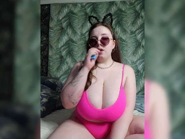 Caramel-pussy live cam on BongaCams
