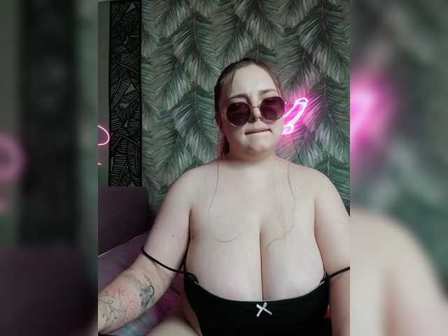 Caramel-pussy live cam on BongaCams