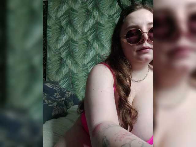Caramel-pussy live cam on BongaCams