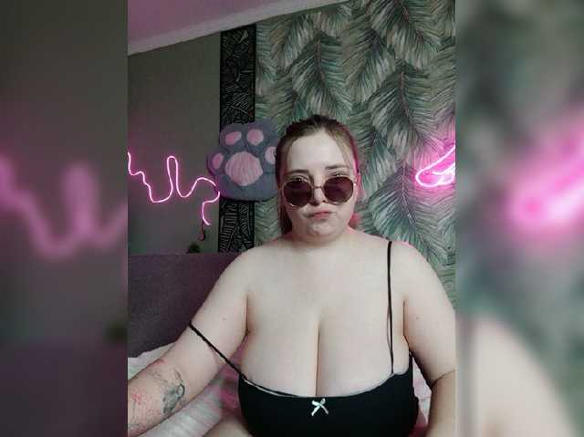 Caramel-pussy live cam on BongaCams