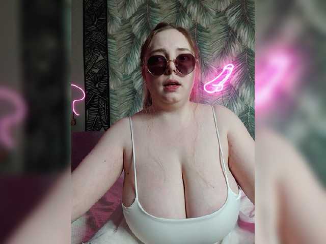 Caramel-pussy live cam on BongaCams