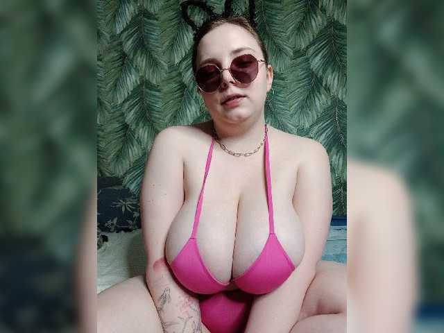 Caramel-pussy live cam on BongaCams