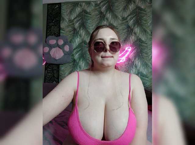 Caramel-pussy, live now on BongaCams