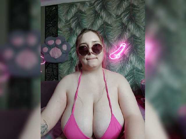 Caramel-pussy, live now on BongaCams