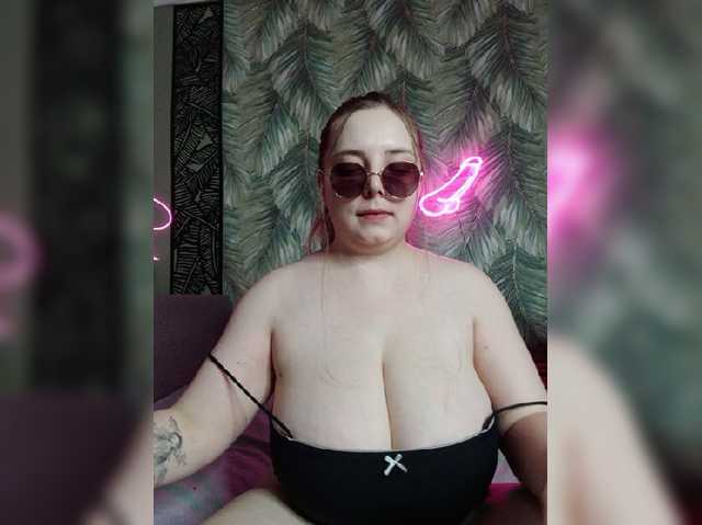 Caramel-pussy live cam on BongaCams