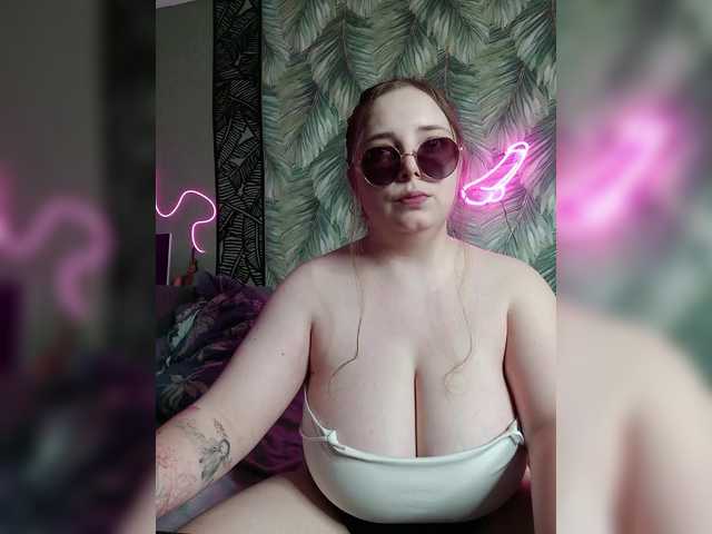 Caramel-pussy live cam on BongaCams