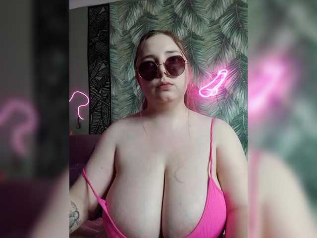 Caramel-pussy live cam on BongaCams