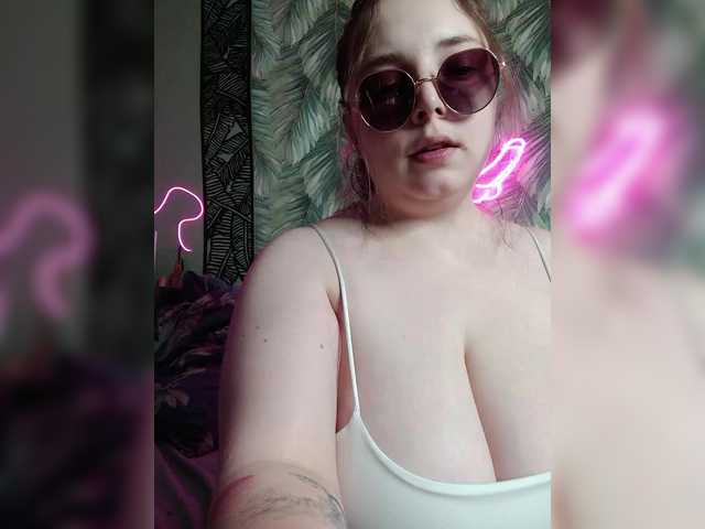 Caramel-pussy live cam on BongaCams