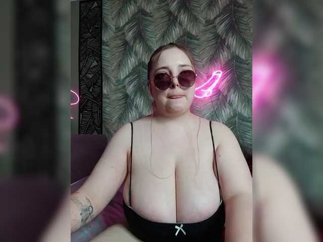 Caramel-pussy live cam on BongaCams
