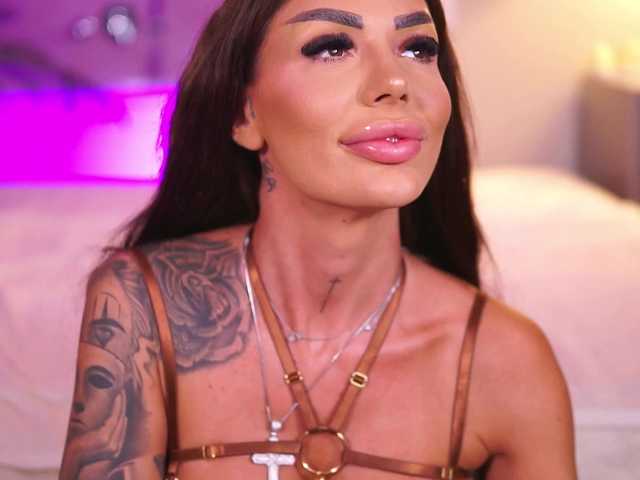 RaquelleVon live cam on BongaCams