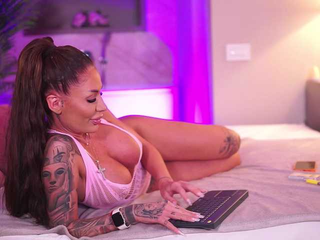 RaquelleVon