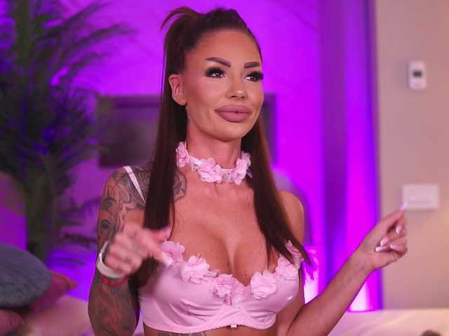 RaquelleVon live cam on BongaCams