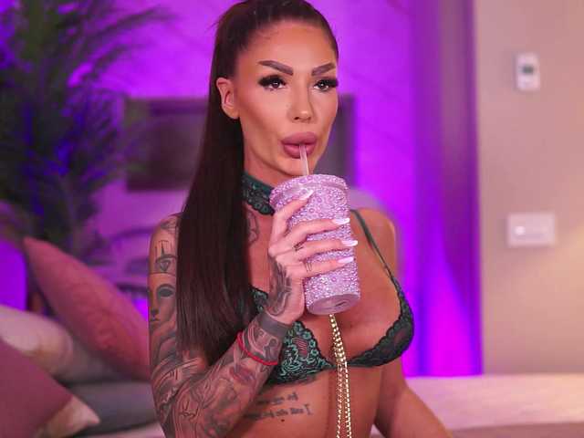 RaquelleVon live cam