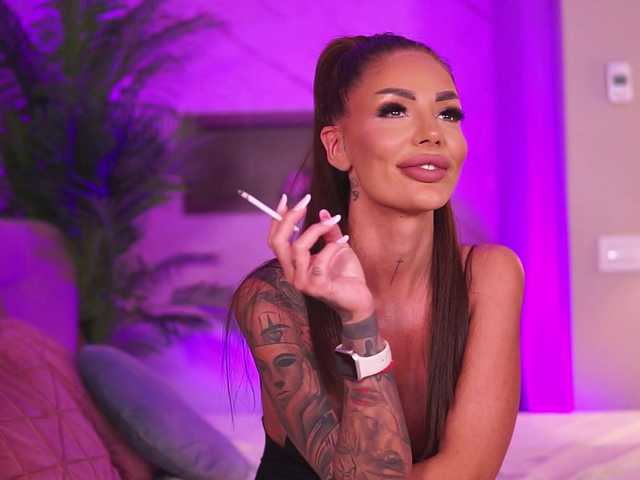 RaquelleVon live cam on BongaCams