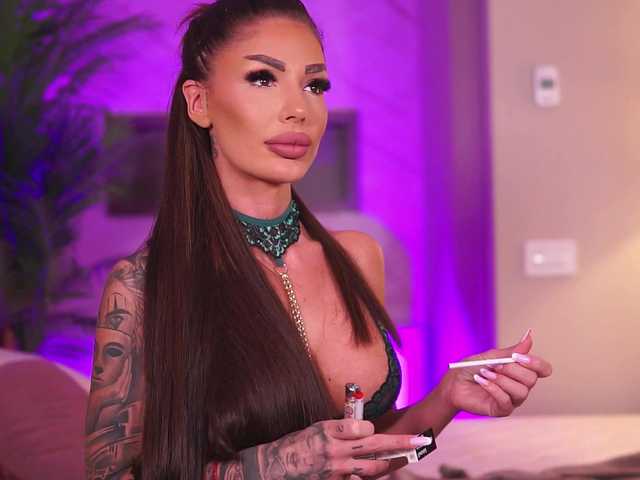 RaquelleVon live cam on BongaCams